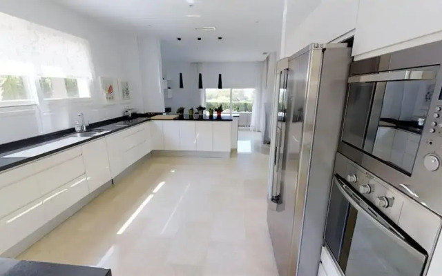 Exquisite Villa Near Beach - Heated Pool