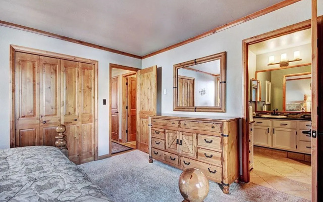 Ski Hill 27 2 Bedroom Condo by RedAwning