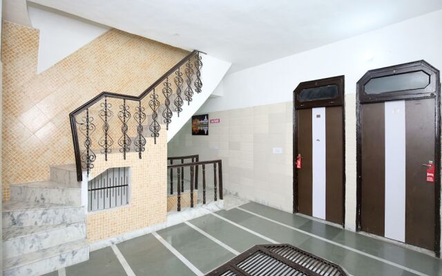 Collection O 12986 The Red Hotel