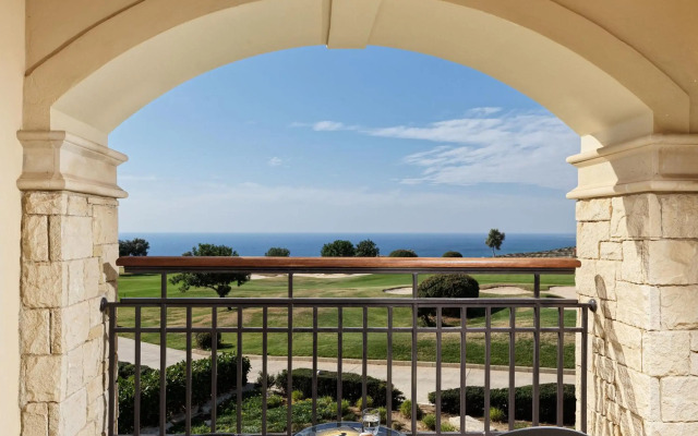 Aphrodite Hills Hotel