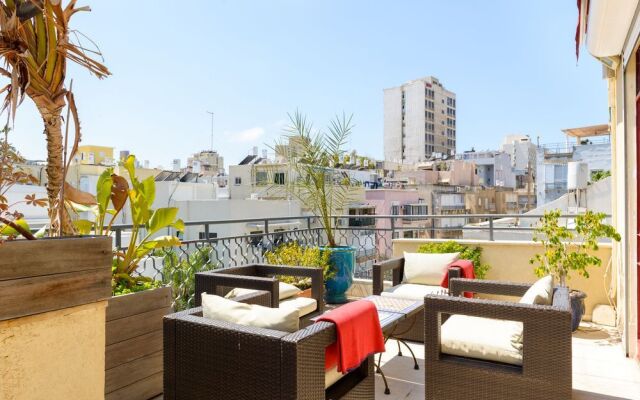 Amazing Duplex Penthouse with 2 Terraces by FeelHome