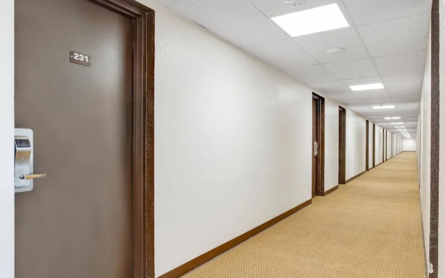 Oyo Hotel Mona Lake Muskegon