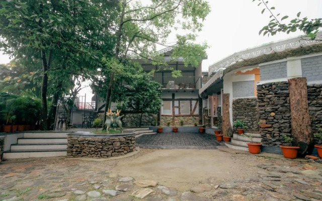 Summit Bougainvillea Tea Resort