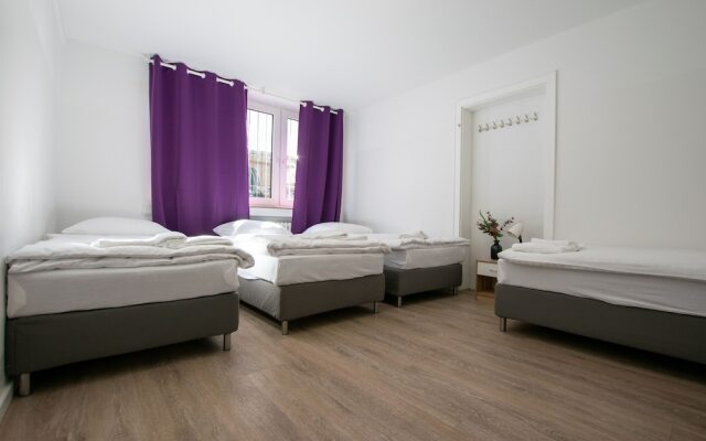 Tolstov-Hotels Convenient 4 Room Apartment