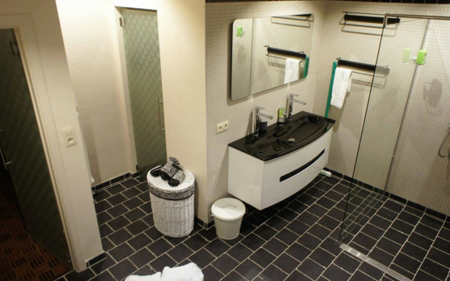 J and R Brussels City Apartment