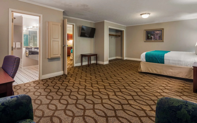 Red Roof Inn & Suites Lexington - Hamburg