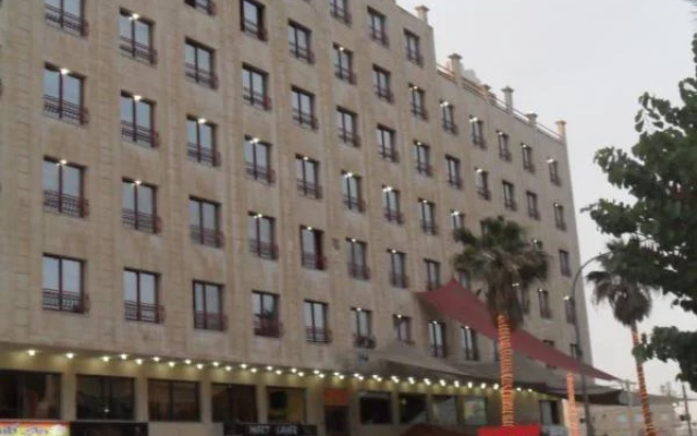 Yellow Rose Hotel