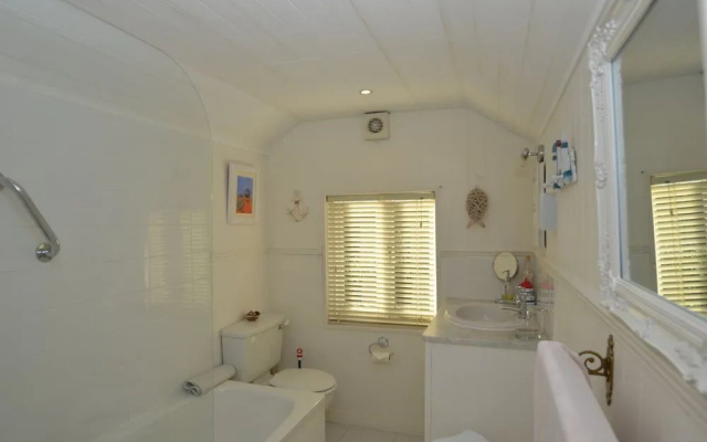 Crown Cottage