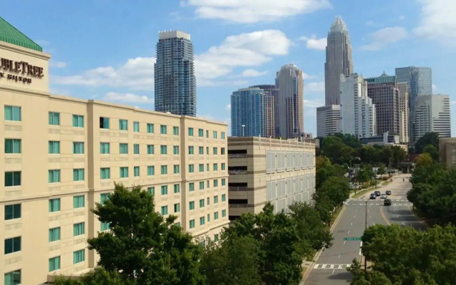 DoubleTree by Hilton Charlotte Gateway Village