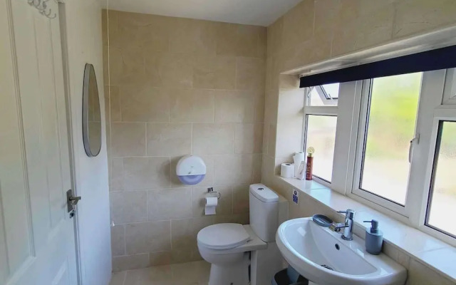 Rusper Retreat - Spacious Home Near Gatwick