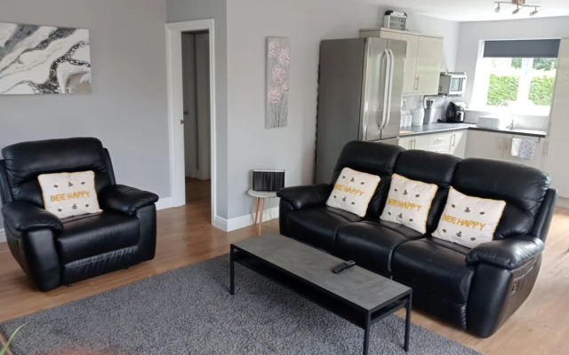 Beautiful and Secluded ,detached Garden Apartment