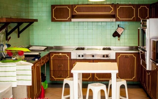 Santa Lucha Hostel
