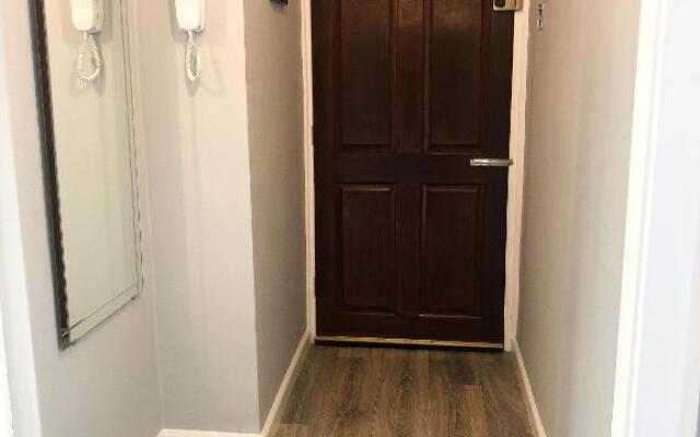 Modern 2 Bedroom Apartment Near M6