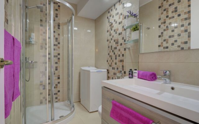 307 Bright Apartment, Sea View, WiFi, Air Conditioning