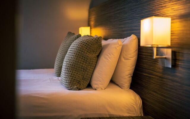 The Three Horseshoes