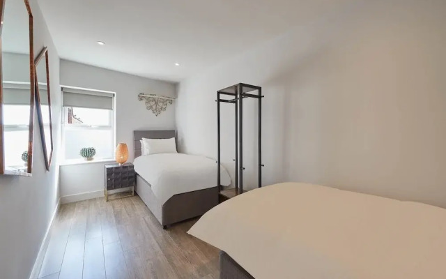 Laguz The Merchants Quarters