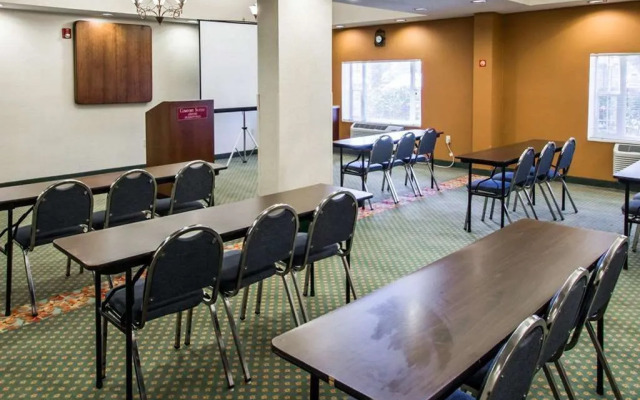 Comfort Suites Airport