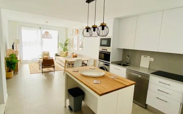 Nuevo y Moderno apartamento con piscina