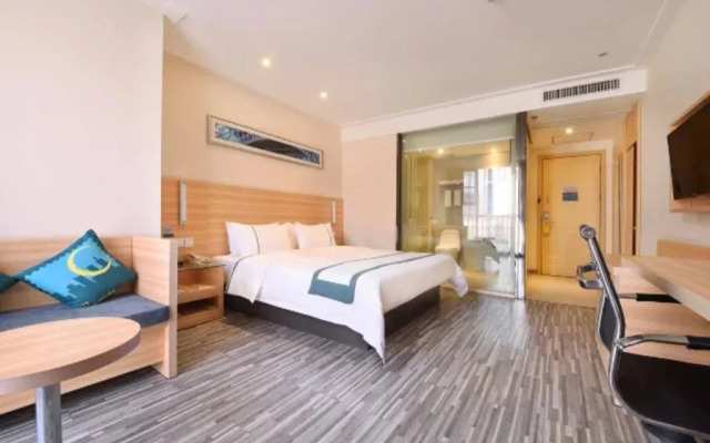 Hanting Express Wuhan Huangpi Panlong Town