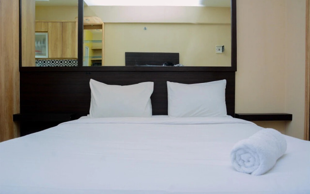 Stylish and Convenient Studio Green Pramuka Apartment