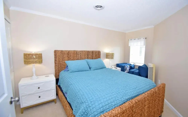 Harbour Island 401m 3 Bedroom Condo by RedAwning