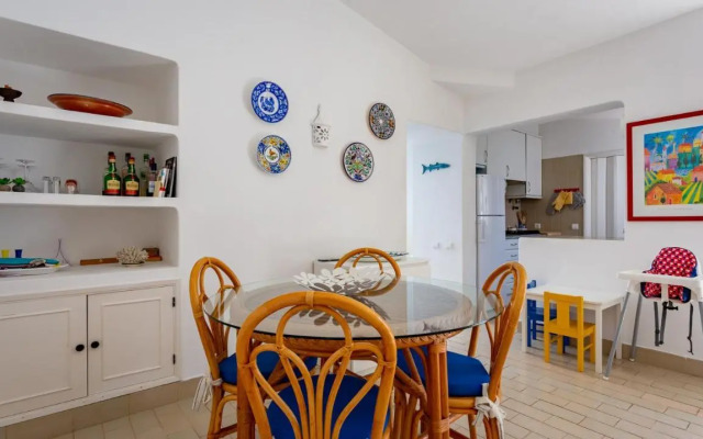 Sea 3BDR House W/ Patio by Lovelystay