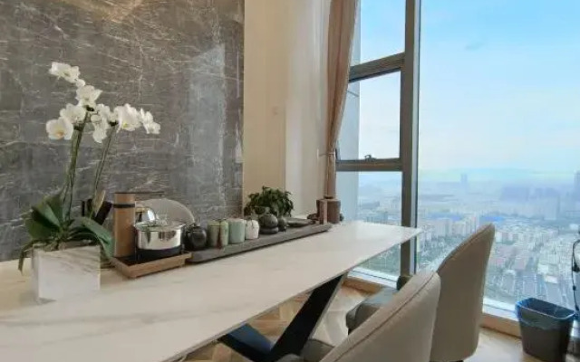 Gaoyin Sky Apartment (Kunming Tongde Plaza Store)