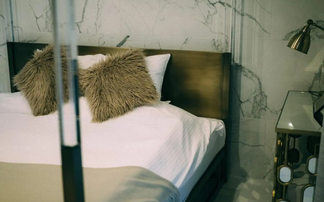 THE Root 2 HOTEL