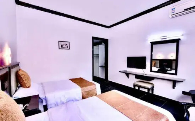 Yangshuo Wanjia Hotel (Yangshuo Qiangu Scenery Area)