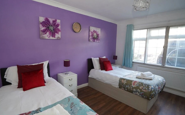 Spacious 3BR House Sleeps 6