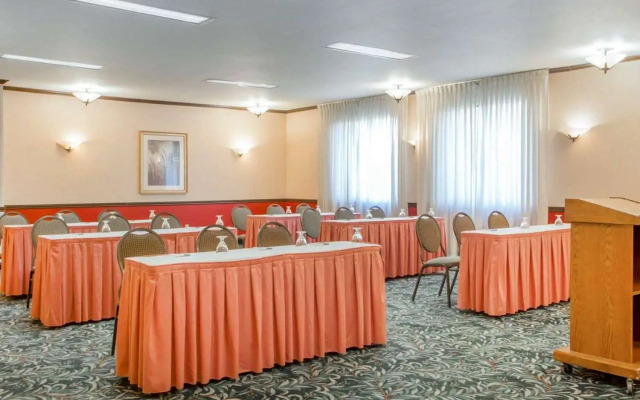 La Quinta Inn & Suites by Wyndham South Holland