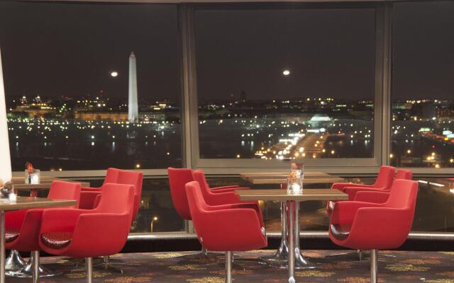 DoubleTree by Hilton Washington DC - Crystal City