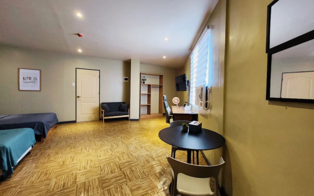 Freddo Studio Apartelle