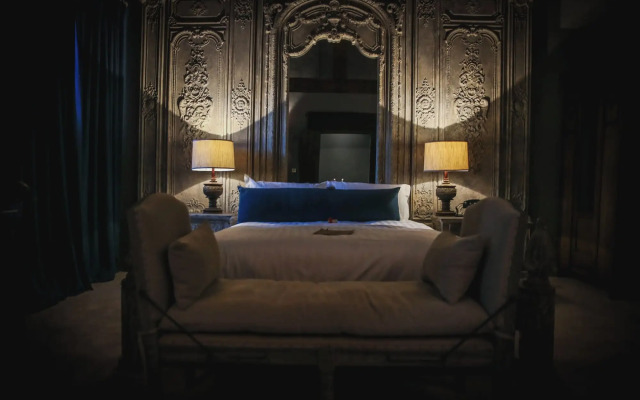 Le Petit Chateau & William de Percy