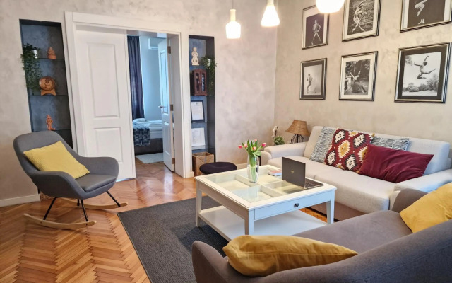 Urban Downtown Apartment