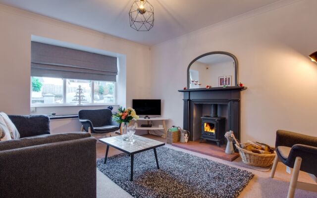 Modern Holiday Home in Saundersfoot with Garden