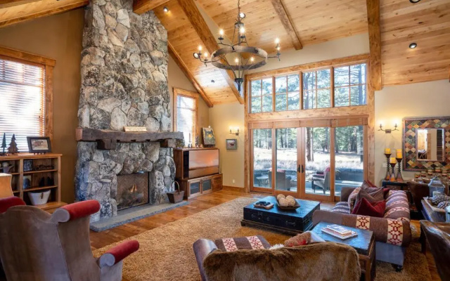Luxury 4BD Located at Old Greenwood!