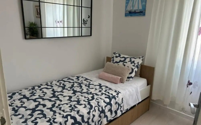 Beach House - 2m From Beach