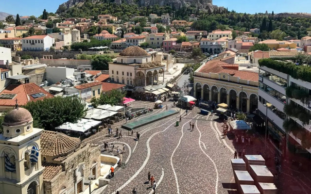 Acropolis area 5 minutes to the Museum and metro