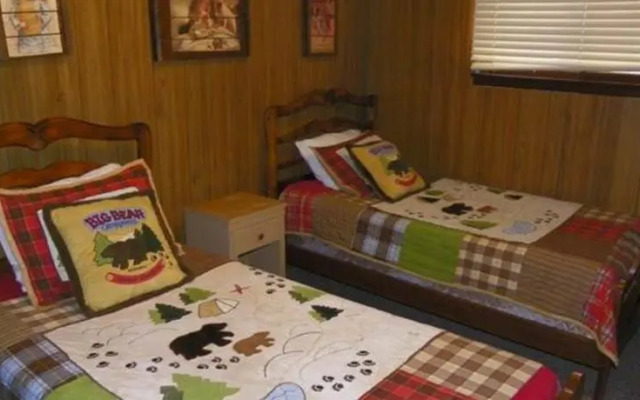 RedAwning Lakefront Retreat