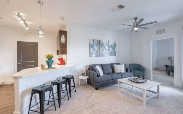 FRONTDESK NoHo Flats at North Hyde Park Apts Tampa