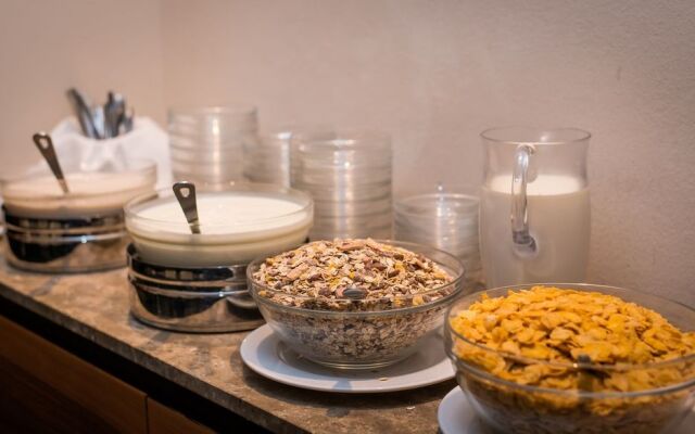 Pakat Suites Hotel