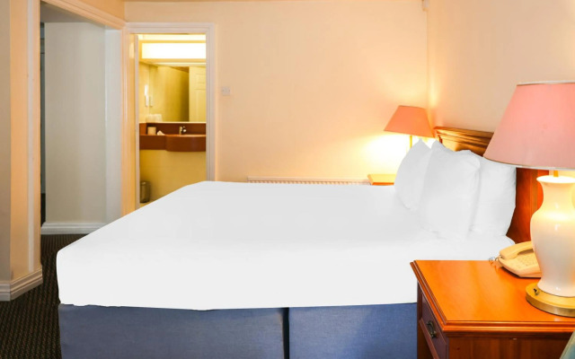 OYO Tong Park Hotel
