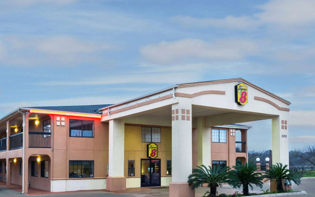 Super 8 by Wyndham San Antonio/Riverwalk Area