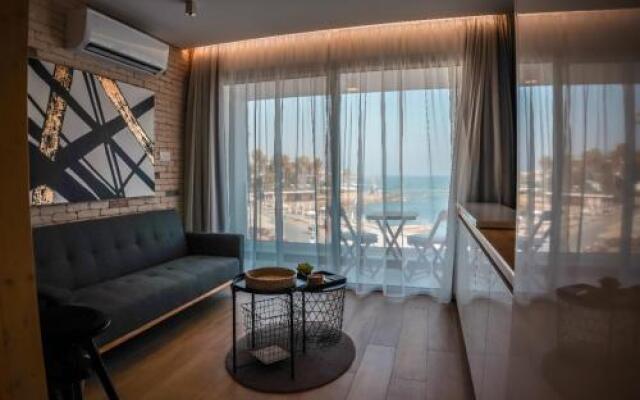 COSea Living: SeaSide Deluxe Suite in Harbour 107B