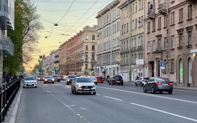 Апартаменты на 9-ой линии Васильевского острова 64/25