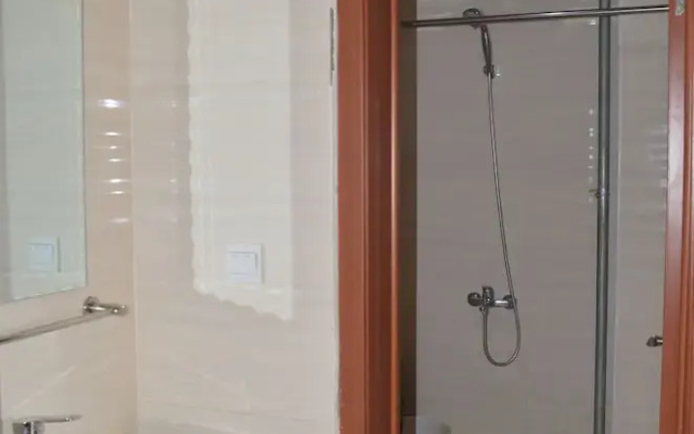 Lan Zhou Long Shang Rain Fall