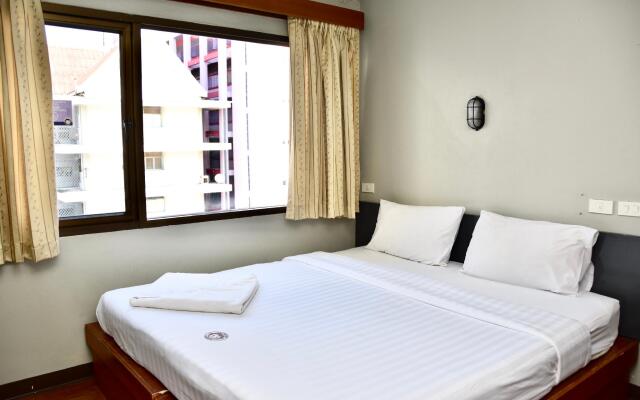 Mad Monkey Hostel Bangkok @ Rambuttri Village Khaosan Area