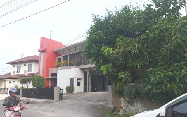 OYO 93635 Rumah Singgah Cemara Syariah
