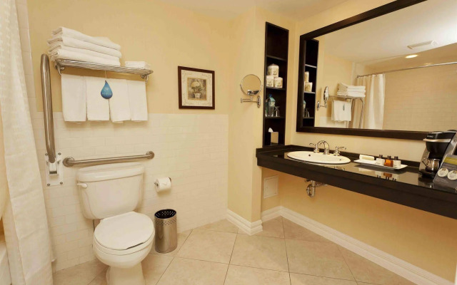 Le St-Martin Hotel & Suites Laval